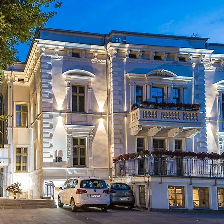 Hotel Flora 3*